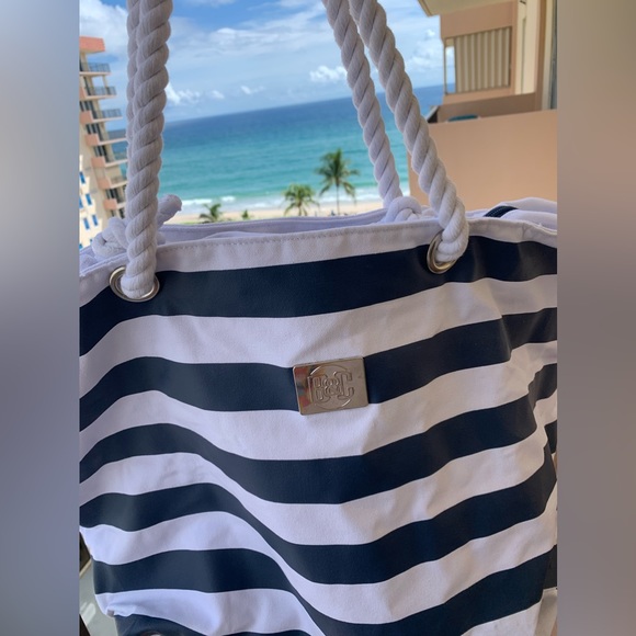 NWT BEACH BAG - Picture 2 of 9